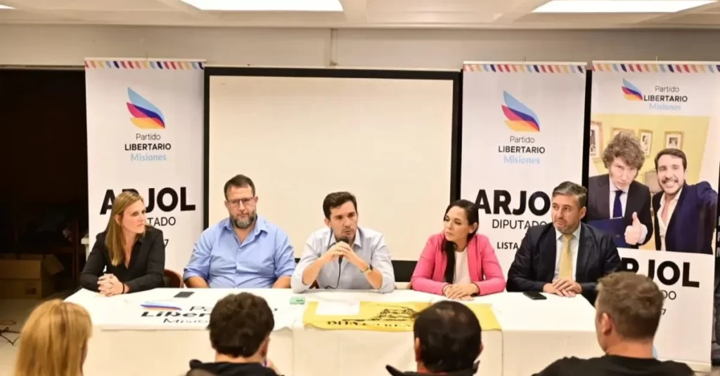 Martín Arjol en conferencia de prensa en Posadas